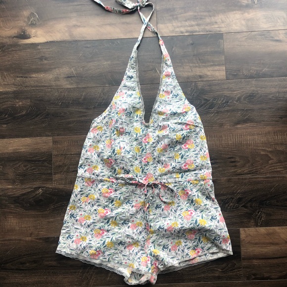 UO Kimchi Blue Floral Halter Romper sz medium - Picture 1 of 5